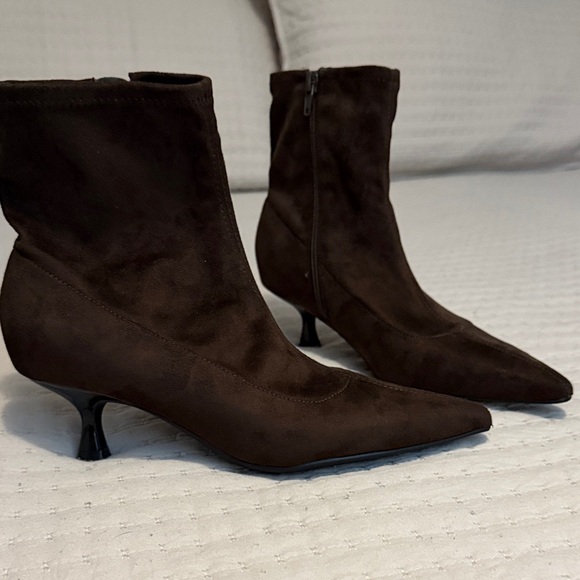 Unisa Shoes - Unisa Brown Suede Ankle Boots Size 6.5 Kitten Heels NWT (But No Box) Fabulous!